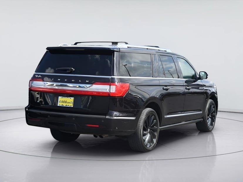 2020 Lincoln Navigator L - Image 3