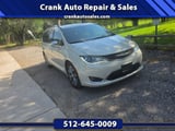 2017 Chrysler Pacifica - Preview 2