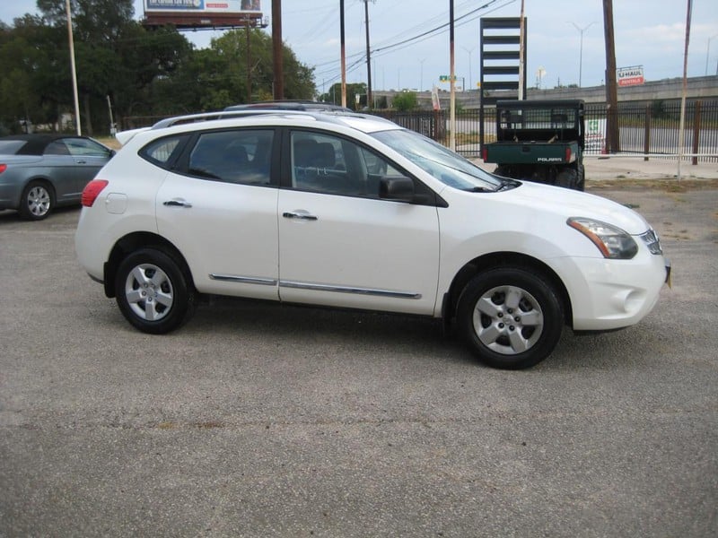 2015 Nissan Rogue - Image 1