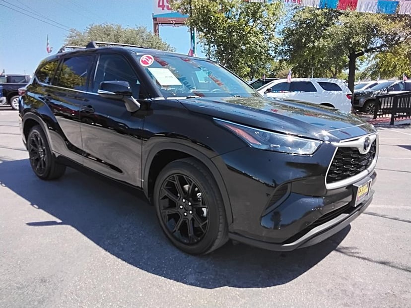 2022 Toyota Highlander - Image 1