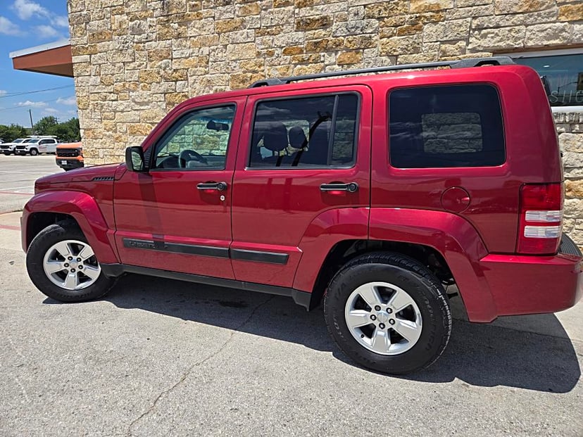 2012 Dodge Liberty - Image 3