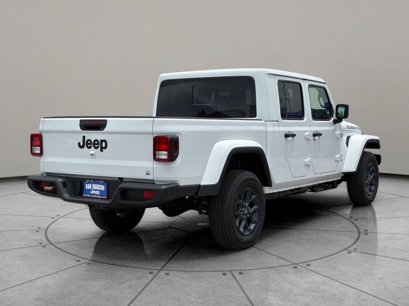 2026 Jeep Gladiator - Image 3