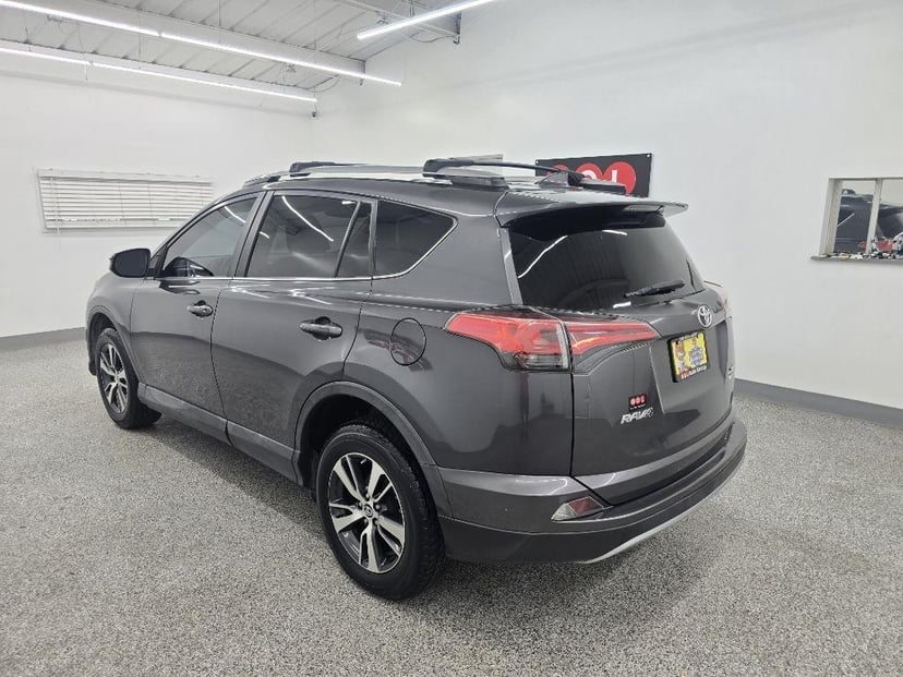 2018 Toyota RAV4 - Image 3