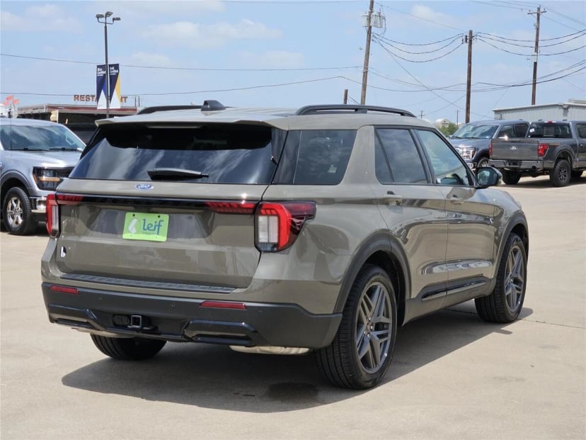 2026 Ford Explorer - Image 2