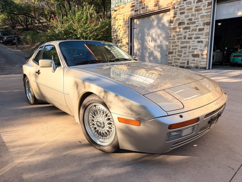 1986 Porsche 944 - Image 1
