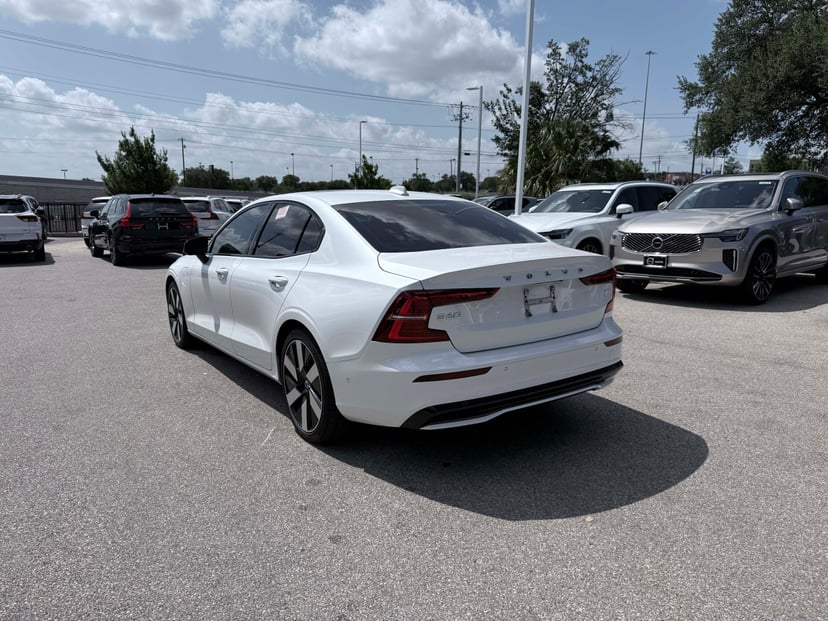 2024 Volvo S60 - Image 2