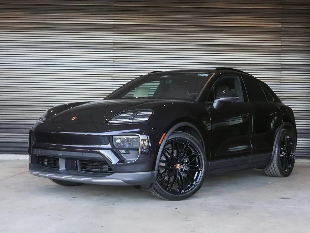 2026 Porsche Macan - Image 1