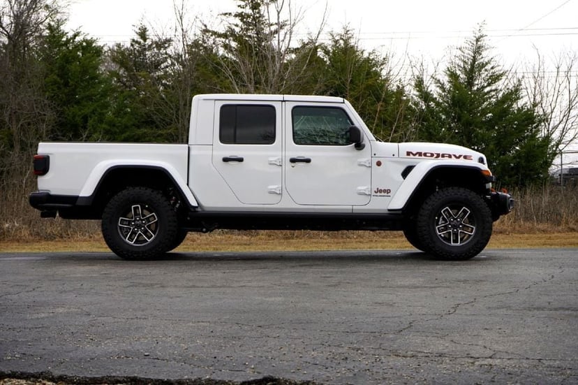 2026 Jeep Gladiator - Image 2