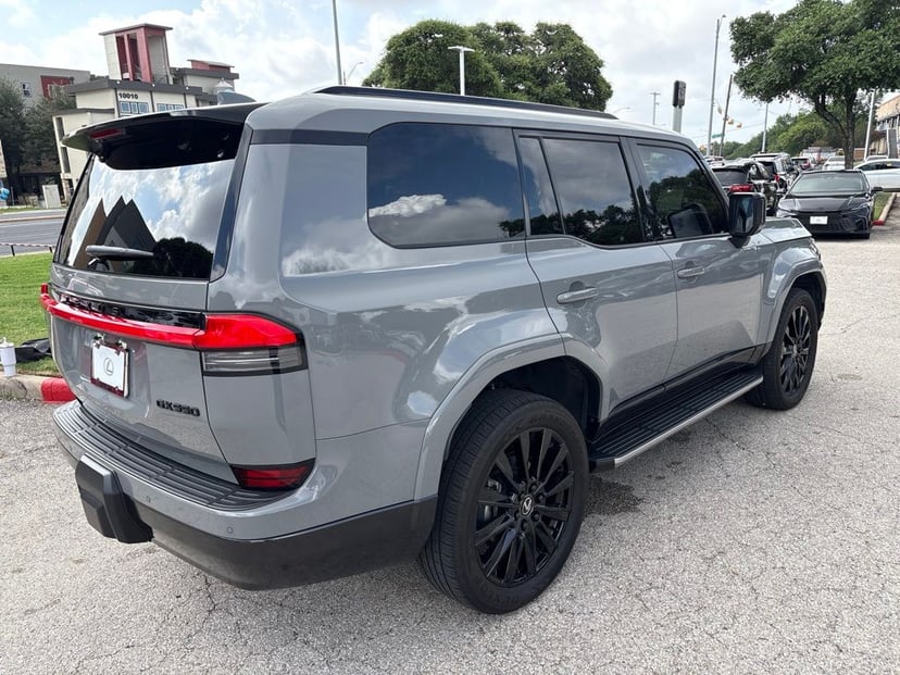 2024 Lexus GX - Image 3