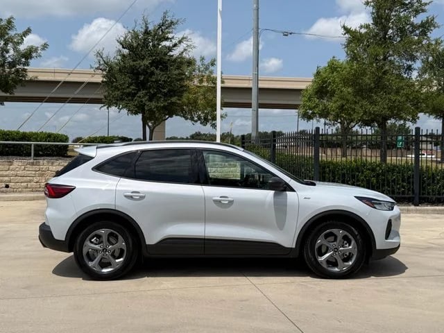 2025 Ford Escape - Image 2