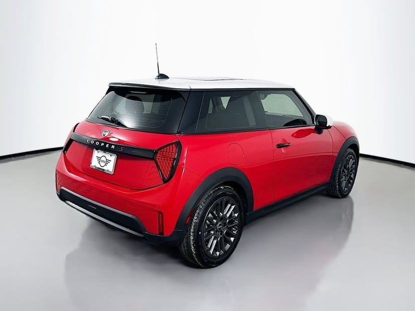 2025 MINI Hardtop - Image 2