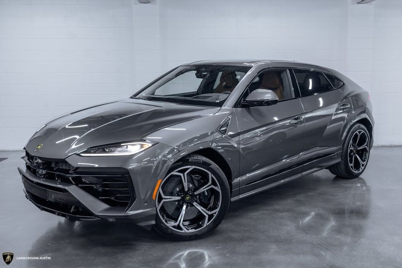 2025 Lamborghini URUS - Image 3