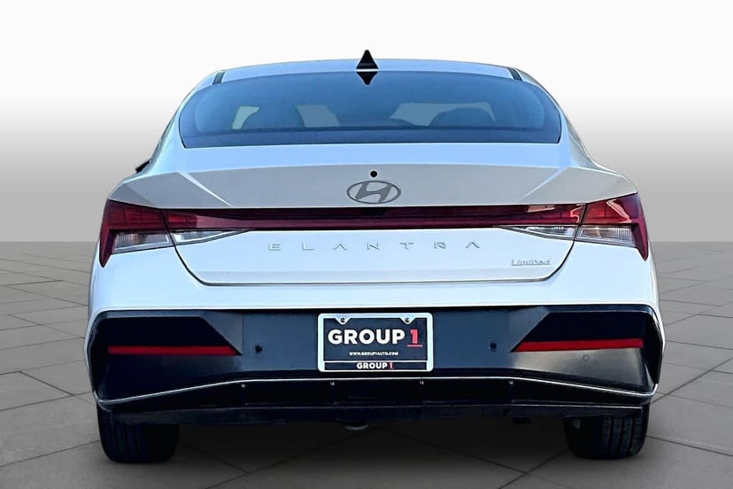 2024 Hyundai Elantra - Image 3