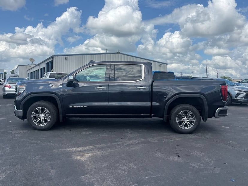 2025 GMC Sierra - Image 2