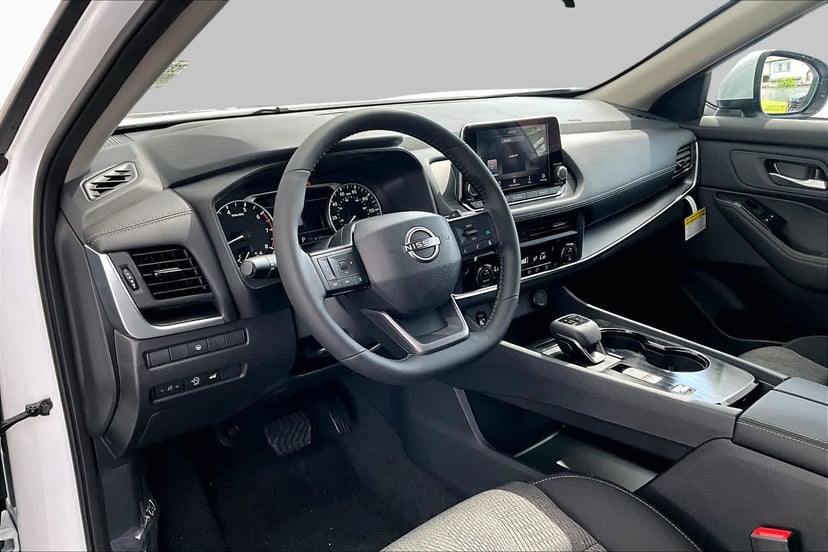 2026 Nissan Rogue - Image 2