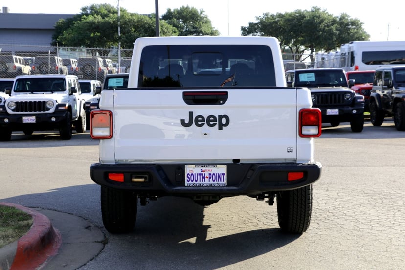 2026 Jeep Gladiator - Image 3