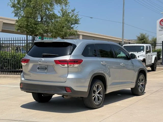 2017 Toyota Highlander - Image 3