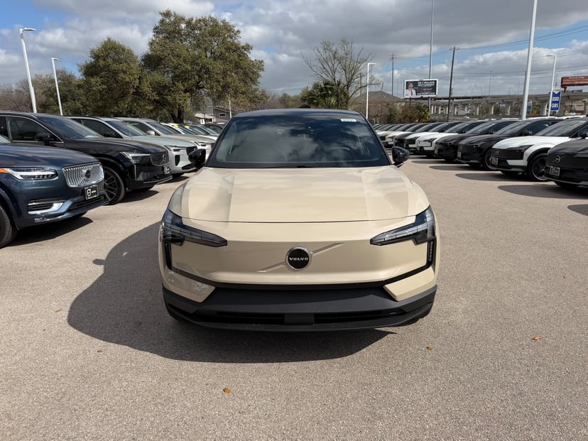 2026 Volvo EX30 - Image 3