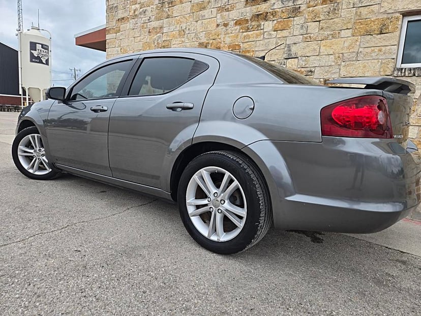 2013 Dodge Avenger - Image 3