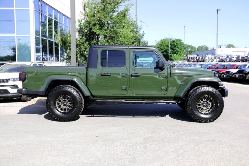 2022 Jeep Gladiator - Image 2