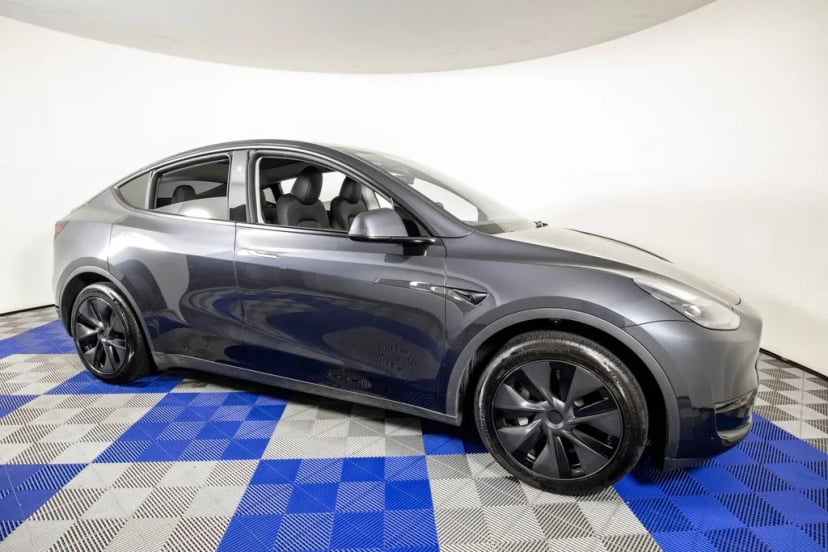 2025 Tesla Model Y - Image 2