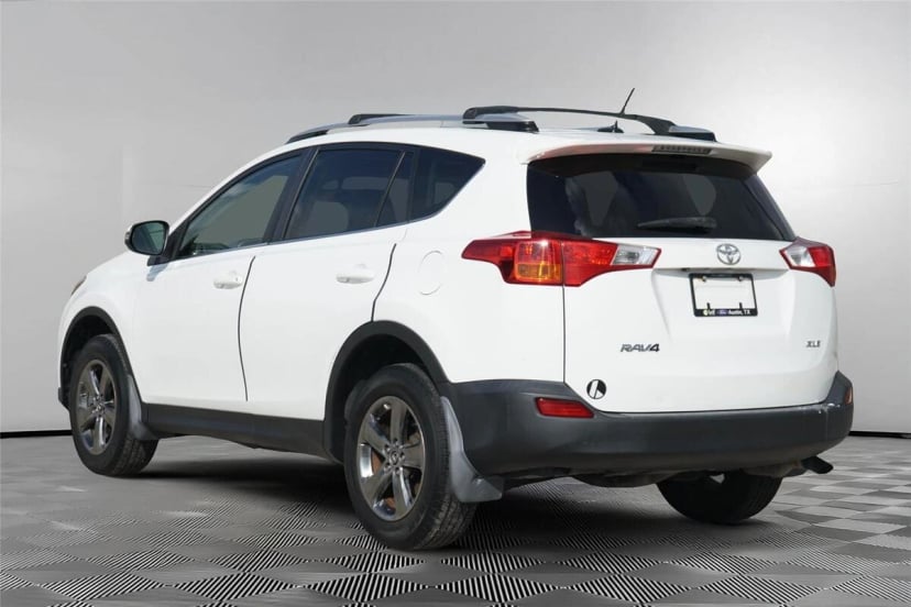 2015 Toyota RAV4 - Image 3