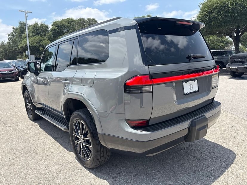 2026 Lexus GX - Image 3