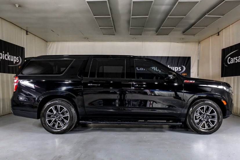 2021 Chevrolet Suburban - Image 3