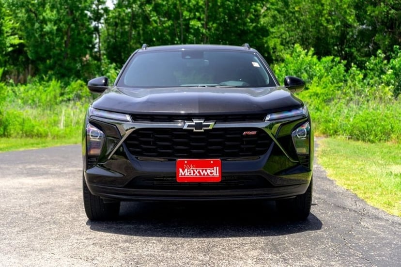 2025 Chevrolet Trax - Image 2