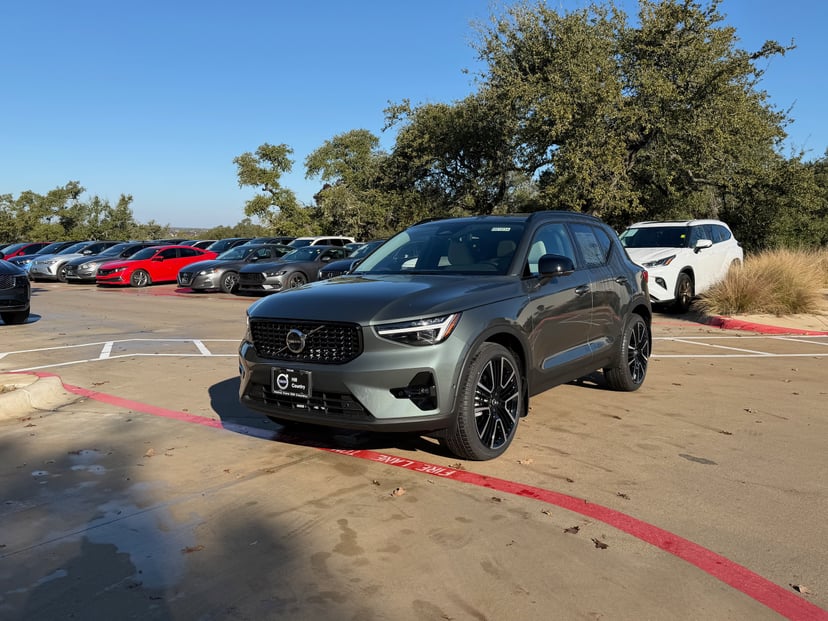 2026 Volvo XC40 - Image 1
