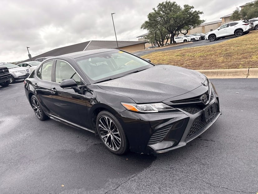 2018 Toyota Camry - Image 1