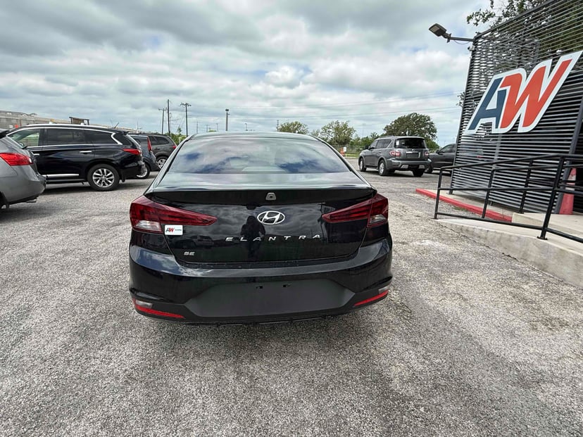 2019 Hyundai Elantra - Image 2