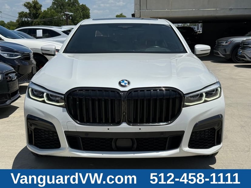 2022 BMW 750Li - Image 2