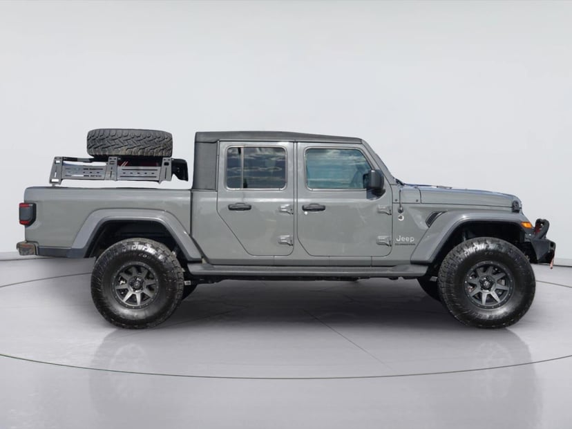 2020 Jeep Gladiator - Image 2