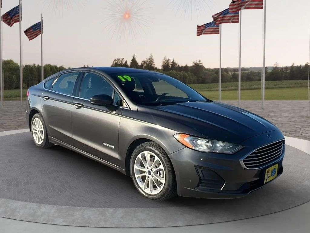 2019 Ford Fusion - Image 1