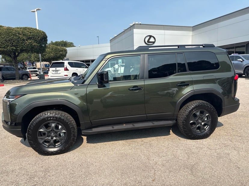 2026 Lexus GX - Image 2