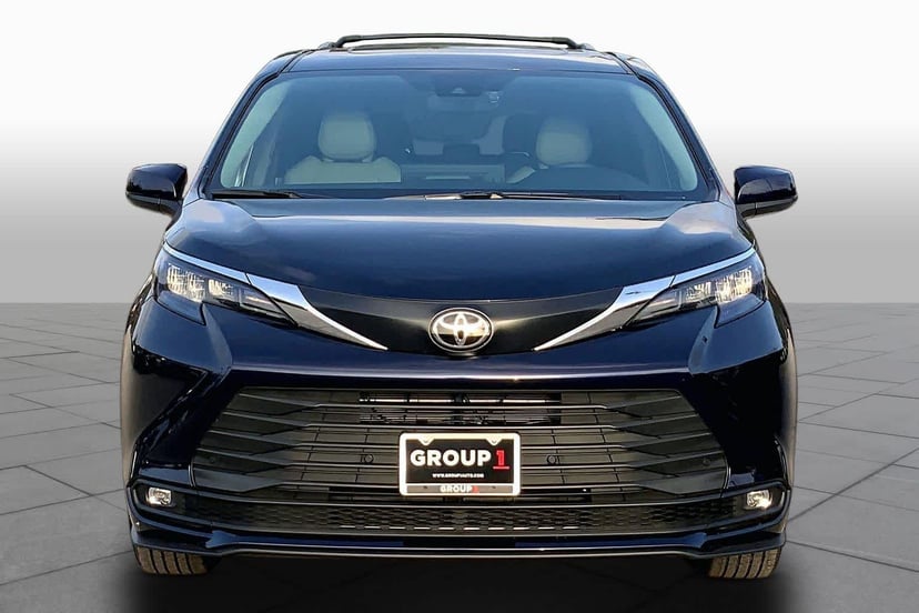 2026 Toyota Sienna - Image 3