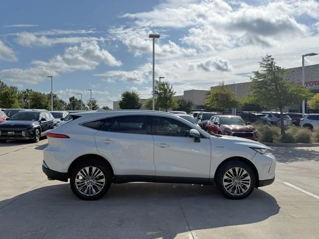 2021 Toyota Venza - Image 3