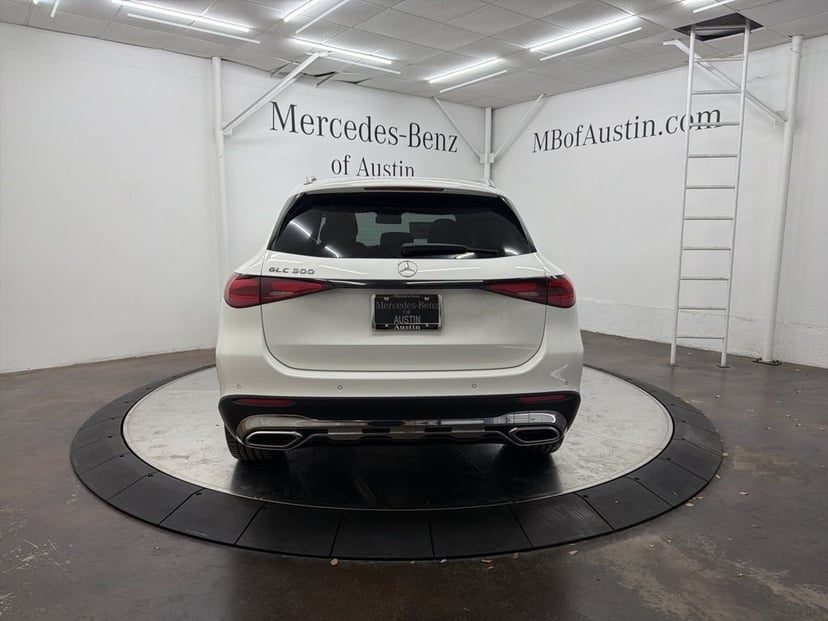 2026 Mercedes-Benz GLC - Image 3