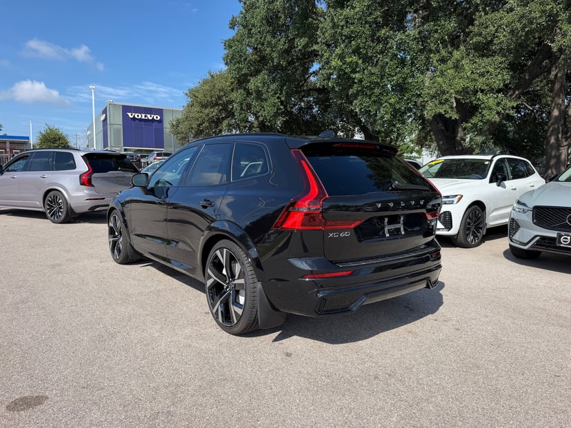 2026 Volvo XC60 - Image 3
