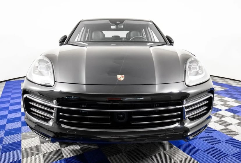 2023 Porsche Cayenne - Image 3