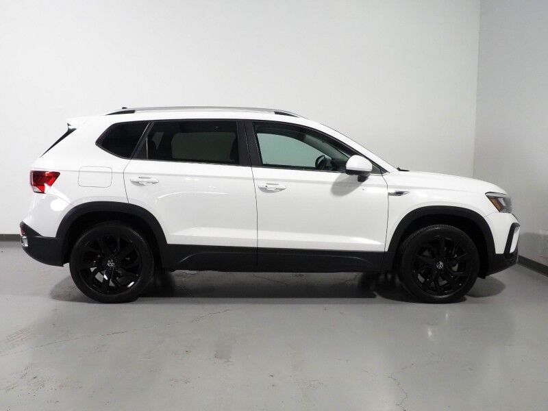 2024 Volkswagen Taos SE - Image 2