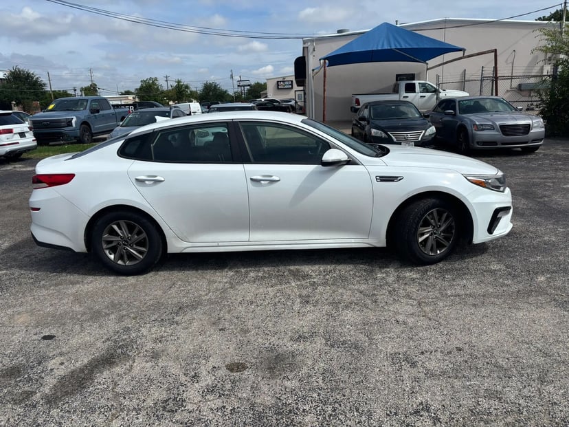 2020 Kia Optima - Image 2