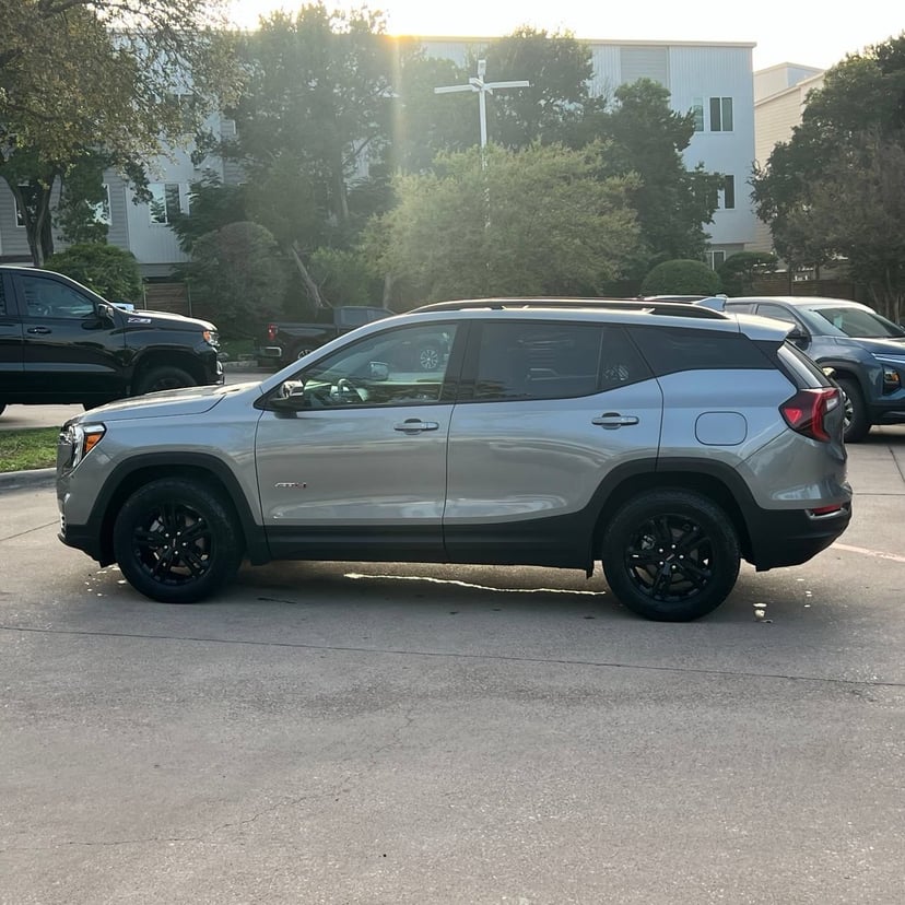 2023 GMC Terrain - Image 3