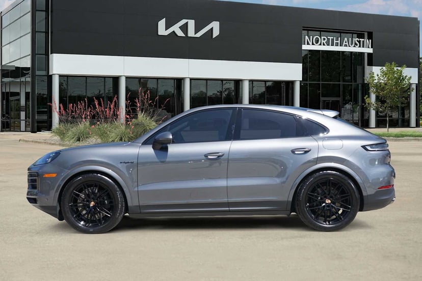 2025 Porsche Cayenne - Image 2