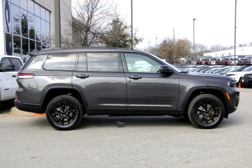 2025 Jeep Grand Cherokee L - Image 1