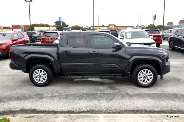 2025 Toyota Tacoma SR5 4D Double Cab Underground - Image 3