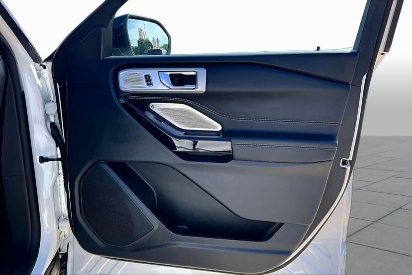2023 Ford Explorer - Image 2