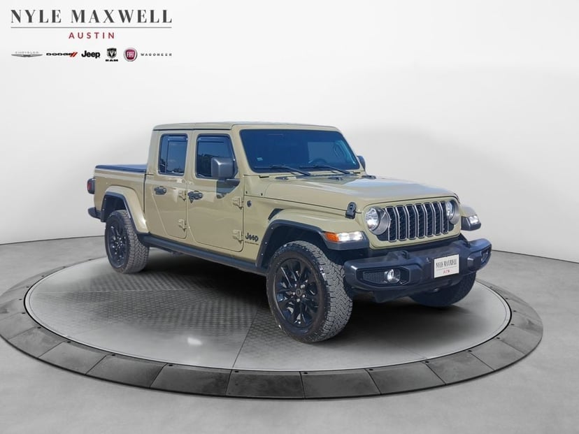 2025 Jeep Gladiator - Image 2