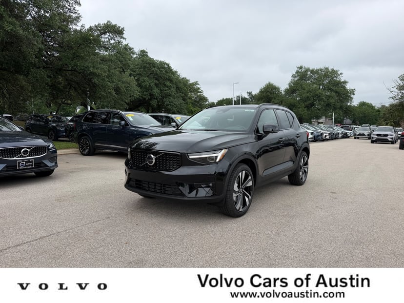 2026 Volvo XC40 - Image 1
